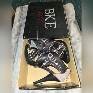 BUCKLE Black womens heels size 8.5. Like‎ new